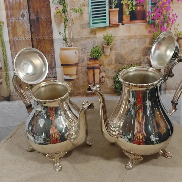 Antique Silver Plated Tea Pot and coffee Pot (PLEASE READ THE DESCRIPTION) - Picture 9 of 10